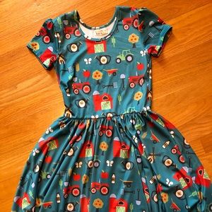 Dot Dot Smile, short sleeve, cool material, farming design, size 8/10